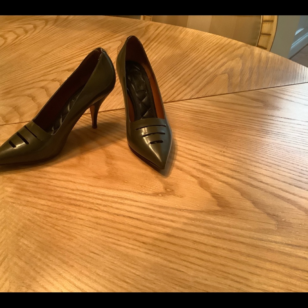 Shoes - Picture 3 of 4